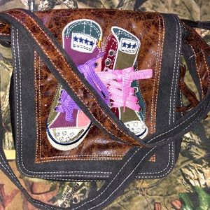 🌹🌹Adorable Denim Embroidered Crossbody Purse BNWOT🌹🌹
